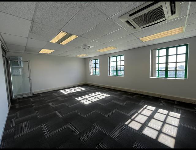 74M² OFFICE TO LET IN CLAREMONT
